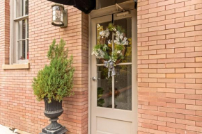 Train Depot - 2 Bed, 1 & Half Bath, Heart of Downtown, Washer & Dryer
